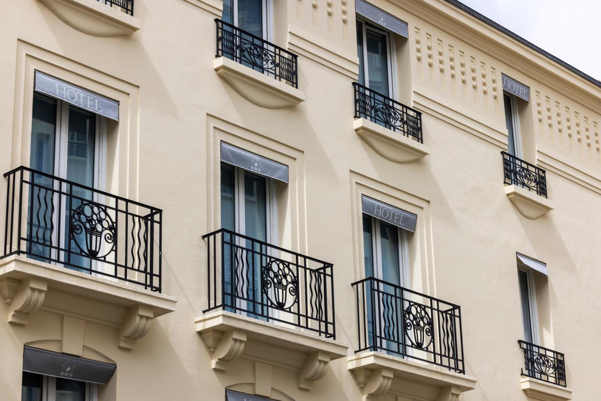 Hotel Charlemagne Neuilly-sur-Seine Bagian luar foto